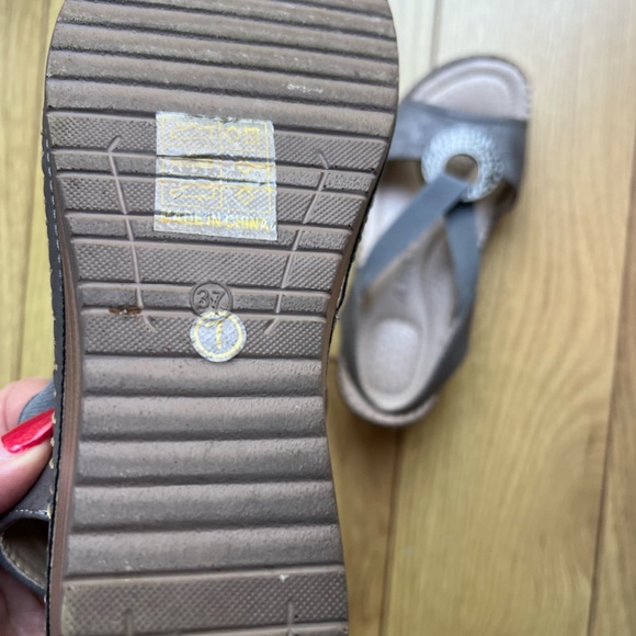 Comfortable gray sandals - Picture 5 of 9